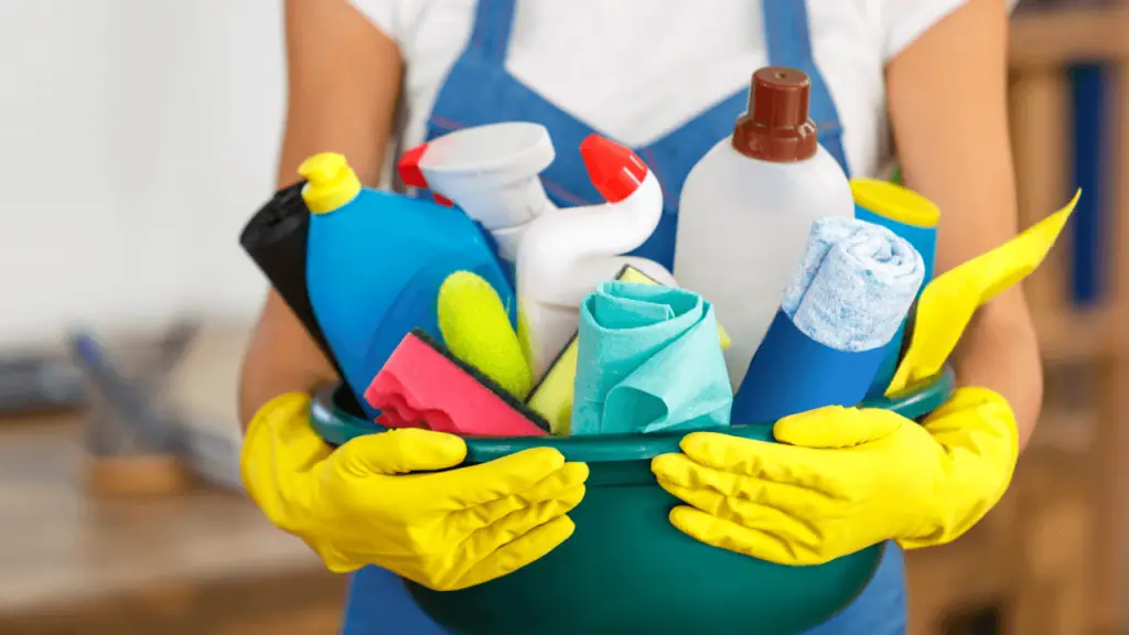 Prime-Wave-Window-Cleaning_What-Is-The-Best-Thing-To-Clean-Windows-With-2