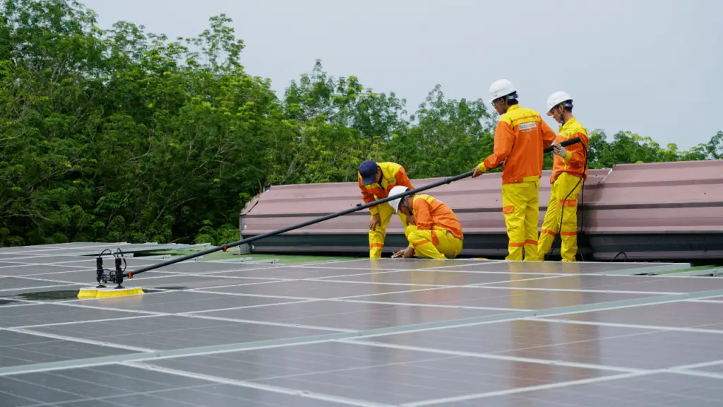 Prime-Wave-Window-Cleaning_Do-Solar-Panels-Really-Need-To-Be-Cleaned-Here'S-The-Truth-3