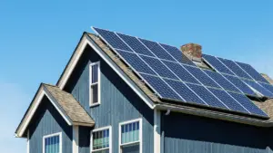 Prime-Wave-Window-Cleaning_Do-Solar-Panels-Really-Need-to-Be-Cleaned-Here's-the-Truth-portada